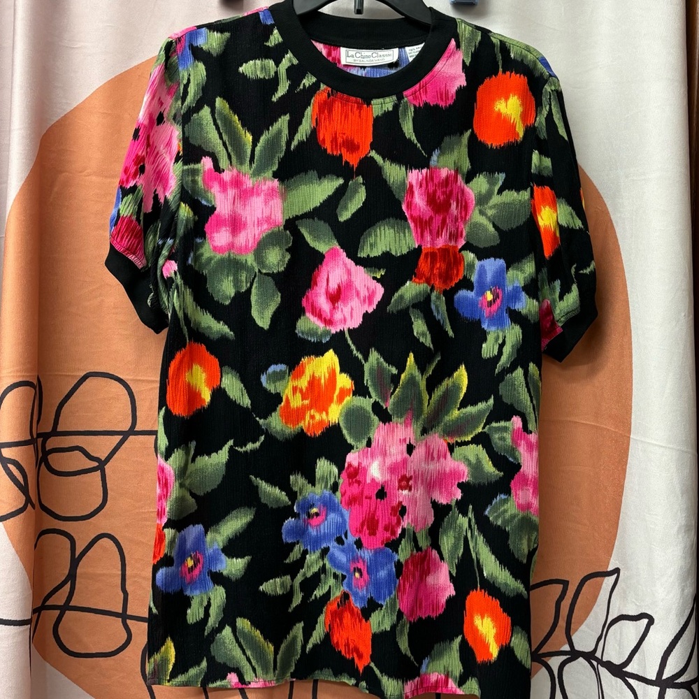 Vintage La Chine Classic crepe floral top, size small. Oversized